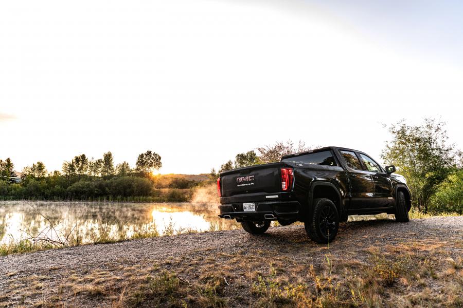  GMC Sierra Elevation Crew Cab 2018 года  (фото 3 из 29)